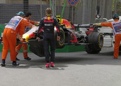 Bakıda Formula 1-də növbəti qəza - <span class="color_red">Evakuator çağırdılar  - FOTO</span>