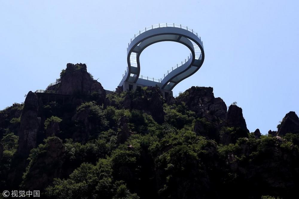 Dünyanın ən uzun dairəvi şüşə körpüsü inşa edilib - FOTO
