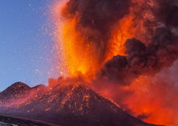 İndoneziyada Merapi vulkanı püskürdü