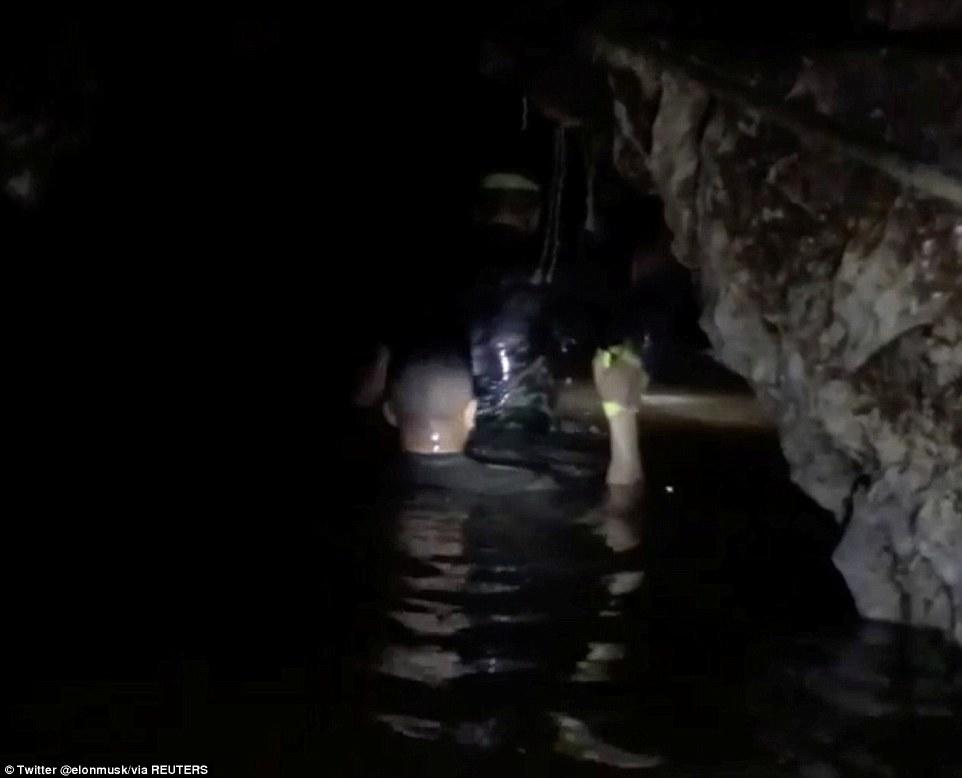 9-cu uşaq da mağaradan xilas edildi, 4 nəfər qaldı - FOTO