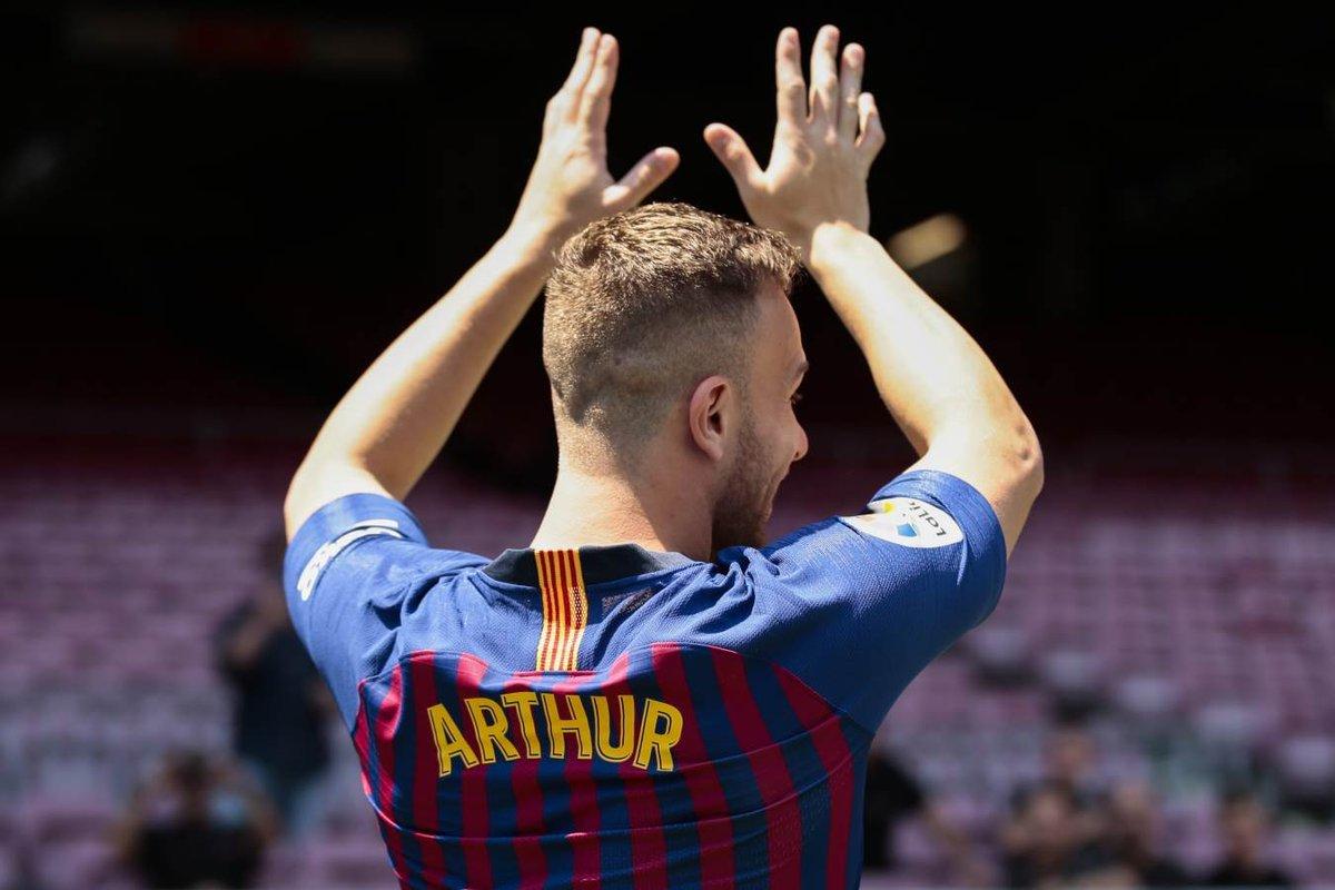 "Barselona" yeni transferini təqdim etdi - FOTO