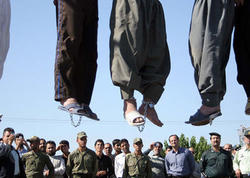 İranda daha 4 məhbus dar ağacından asıldı