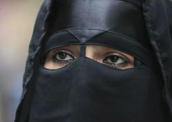 İsveçrədə niqab qadağan edildi