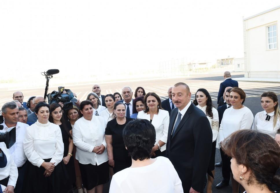 Prezident İlham Əliyev Maştağadakı Savalan yaşayış massivində 28 nömrəli tam orta məktəbin açılışında iştirak edib - FOTO