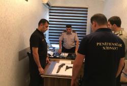 Penitensiar Xidmət əməkdaşları Bakıda məhbusun gizlətdiyi silahları aşkarladı - FOTO