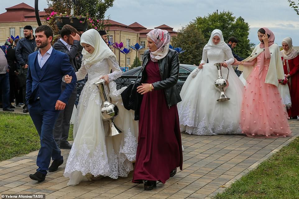 Ингушетия семья. Свадьба чеченцев. Ингушская свадьба. Свадьба в Ингушетии. Свадьба в Грозном.