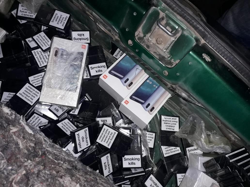 Azərbaycana qanunsuz siqaret və mobil telefonlar keçirilməsinin qarşısı alındı - VİDEO - FOTO