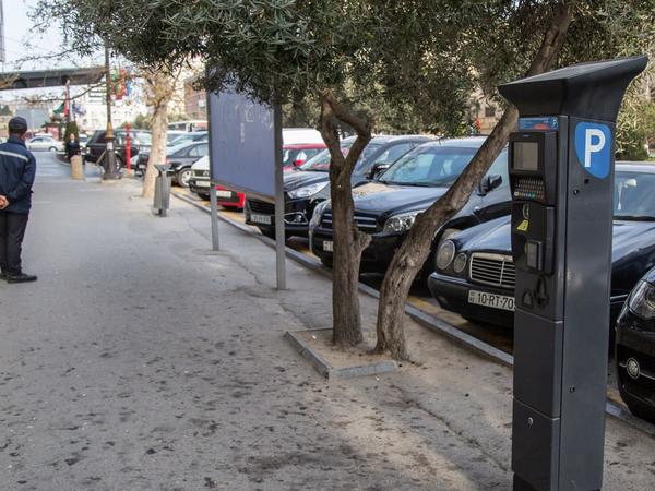 Bazar günləri parklanmaya görə qanunsuz ödənişlər alınır - VİDEO
