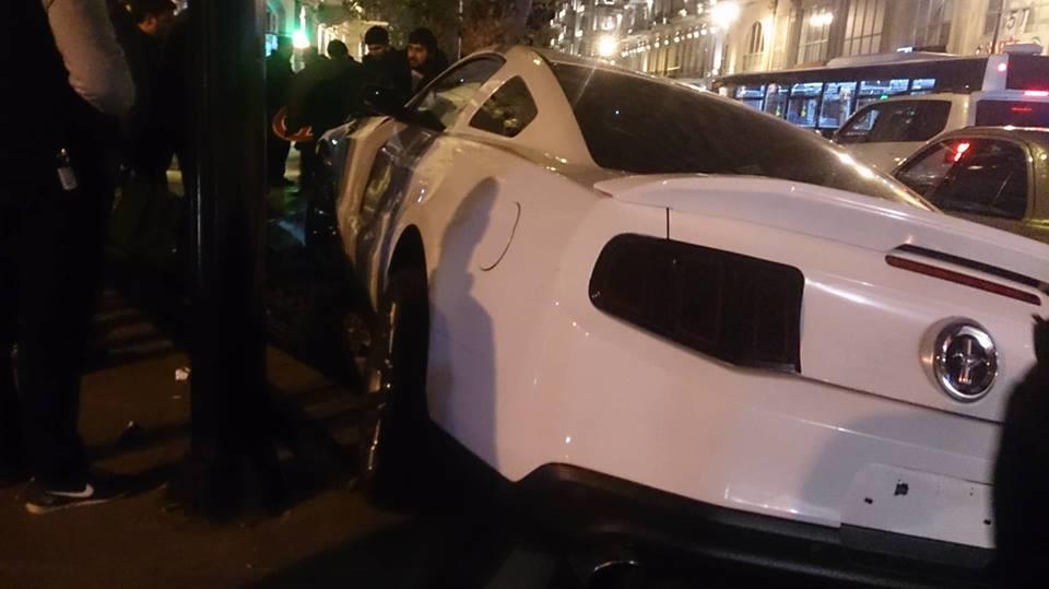 Dj Çina “Mustang”la qəzaya düşdü: dəmirlərə çırpıldı - VIDEO - FOTO 