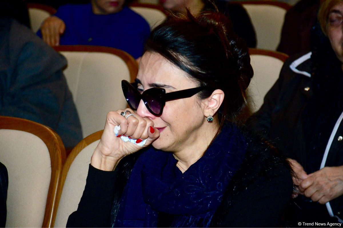 Xalq artisti Amaliya Pənahova dəfn olundu - YENİLƏNİB - FOTO  