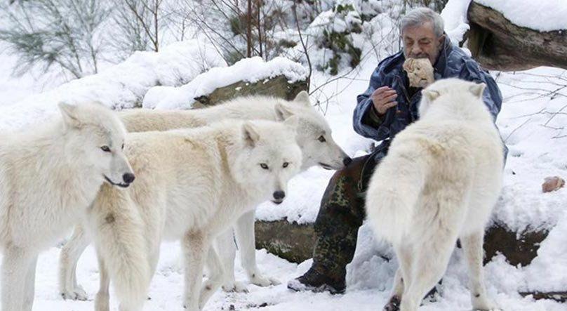 Ömrünün 40 ilini canavarlarla yaşayan adam - FOTO