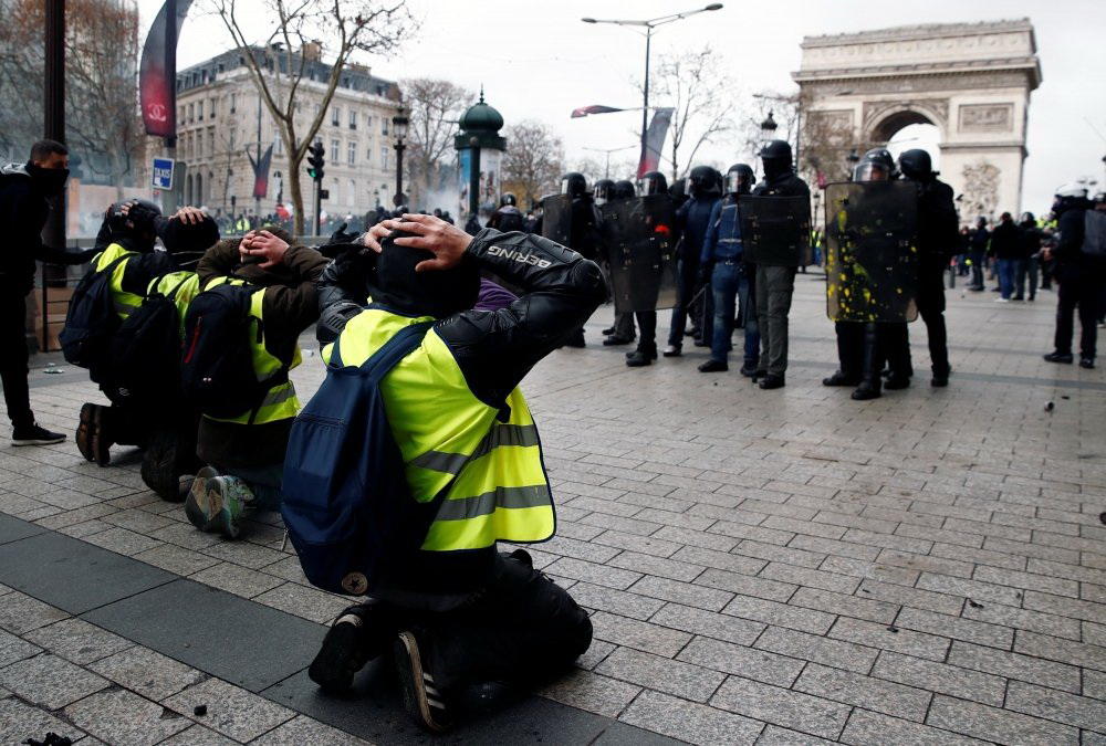 Tramp Parisi "partladır": Fransanı "sarılıq" bürüyüb - VİDEO - FOTO