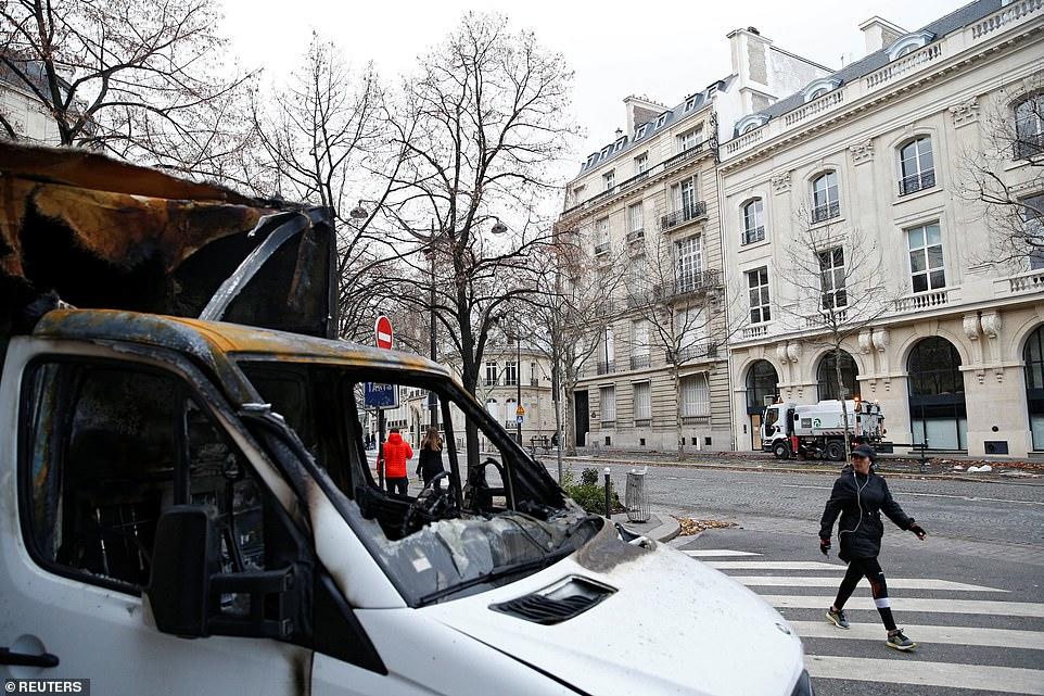 Tramp Parisi "partladır": Fransanı "sarılıq" bürüyüb - VİDEO - FOTO