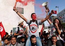 Tunisdə &quot;Qırmızı jiletlilər&quot; etiraz aksiyası keçirirlər