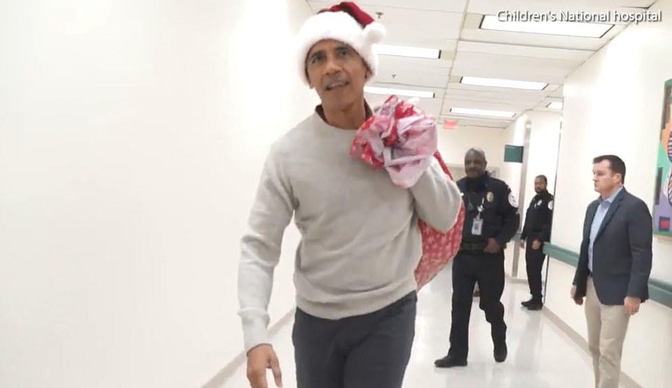 Barak Obama Santa Klaus oldu, uÅaqlarÄ± sevindirdi - VÄ°DEO - FOTO