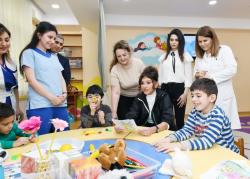 Birinci vitse-prezident Mehriban Əliyeva Bakıdakı Uşaq Psixonevroloji Mərkəzində olub - FOTO