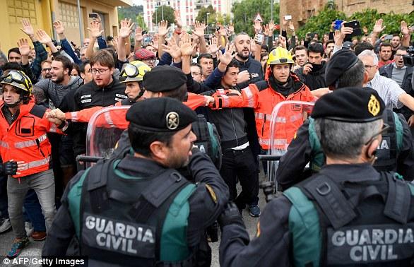 Madrid separatçılara qarşı mitinq keçirdi - FOTO