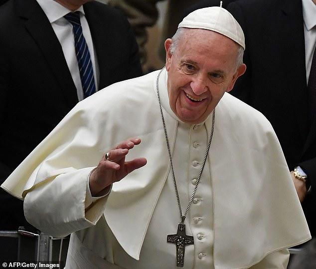 Katolik keşişlərin 80 faizi "mavi"dir - Vatikanla bağlı yeni, sensasiyalı faktlar - FOTO