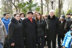Birinci vitse-prezident Mehriban Əliyeva Gəncənin "Xan bağı"nda sakinlərlə görüşüb - FOTO