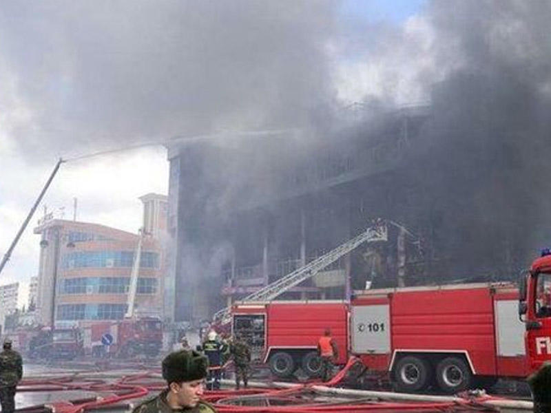 Bakıda ticarət mərkəzində baş verən yanğında 12 nəfər xəsarət alıb