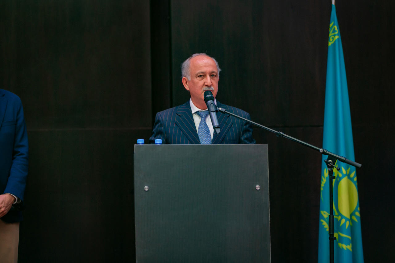 AZAL Almatıda yeni müntəzəm aviareysin təqdimatını keçirib -  FOTO