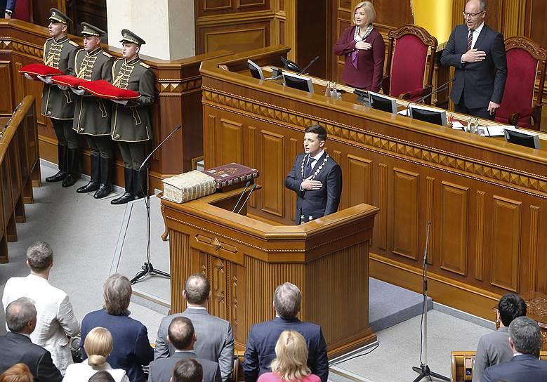 Zelenski Ukrayna Ali Radasını buraxdı - FOTO