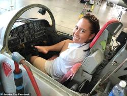 Anadangəlmə əlləri olmayan Cessika pilot olan ilk qadındır - FOTO