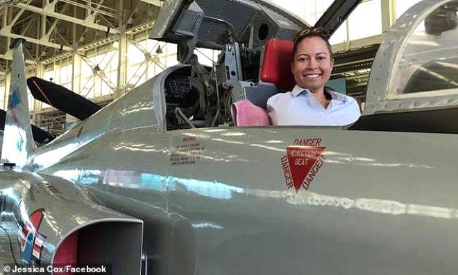Anadangəlmə əlləri olmayan Cessika pilot olan ilk qadındır - FOTO