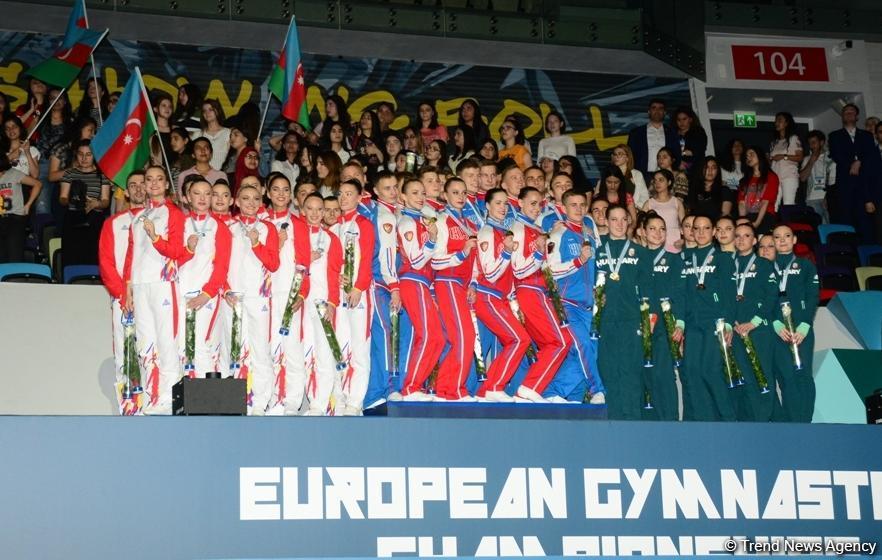 Aerobika gimnastikası üzrə Avropa Çempionatında komanda şəklində çıxış edən böyük gimnastlar arasında qaliblər mükafatlandırılıb - FOTO