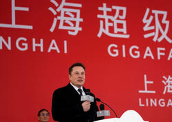 Tesla Çində yeni nəhəng zavodunu açıb