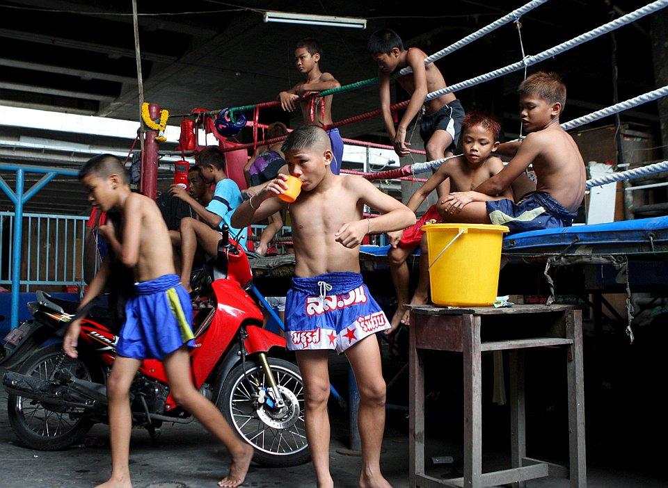 Жизнь тайцев. Таиланд Тайцы. Тайланд бокс. Муай Тай. Тайский бокс в Тайланде.