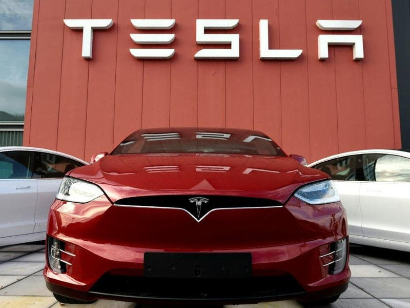 Tesla-nın bazar dəyəri 100 milyard dolları keçdi
