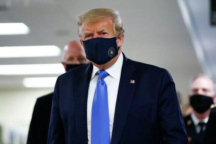 Tramp ilk dəfə maska taxdı