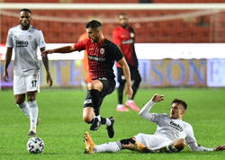 “Beşiktaş”ın 5 futbolçusu koronavirusa yoluxdu