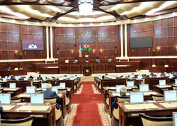 Parlamentin iclası 1 dəqiqəlik sükutla başladı