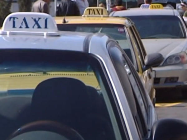 Taksi sürücüsü pakistanlı turistin başına oyun açmaq istədi - VİDEO
