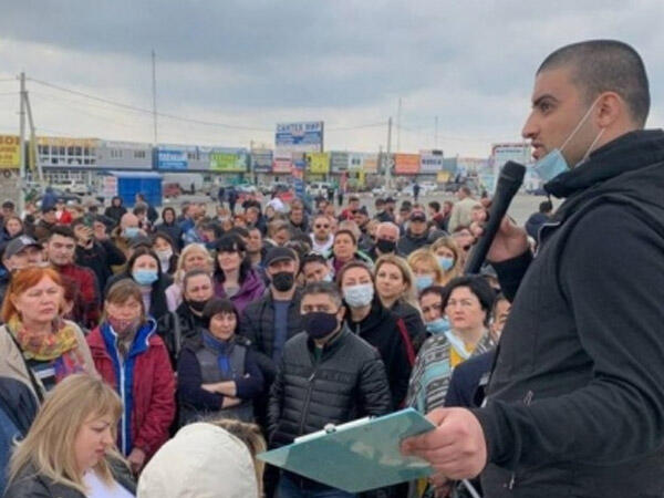 Kərim Babayevin bazarları bağlandı, minlərlə ticarətçi etiraza qalxdı