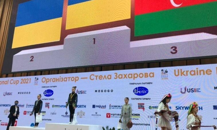 Qadın idman gimnastlarımız Kiyevdən medallarla dönür