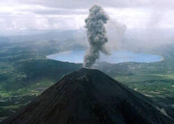 Ebeko vulkanı 2,5 km hündürlüyə tüstü püskürdü