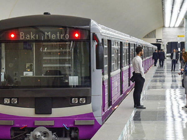 Metroda 2 nəfəri döyüb QAÇDI