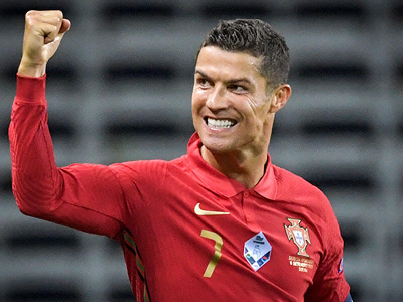 Ronaldo “Mançester Yunayted”lə müqaviləni rəsmiləşdirdi