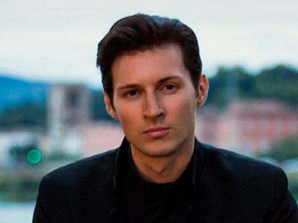 Durov sevgilisi ilə kafedə belə görüntüləndi - FOTO