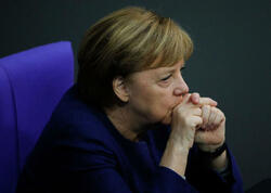 Merkelin fotosu faşist liderlərin plakatları ilə yanaşı asıldı - FOTO