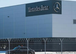 &quot;Mercedes-Benz&quot; Rusiyada işini <span class="color_red">dayandırır</span>