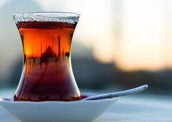 Qaynar çay içənlərə XƏBƏRDARLIQ: <span class="color_red">xərçəngə səbəb olur</span>