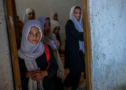 “Taliban” qızların orta məktəbə getməsinə icazə verəcəyini açıqladı