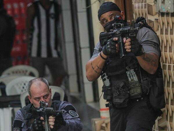 Braziliyada polisin xüsusi əməliyyatı zamanı <span class="color_red">onlarla insan öldürülüb</span>