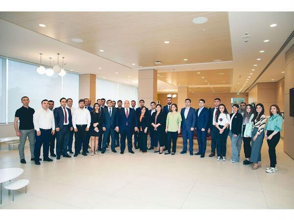 “Yüksəliş” müsabiqəsinin qalibi Kapital Bank-ın əməkdaşları ilə görüşüb - FOTO