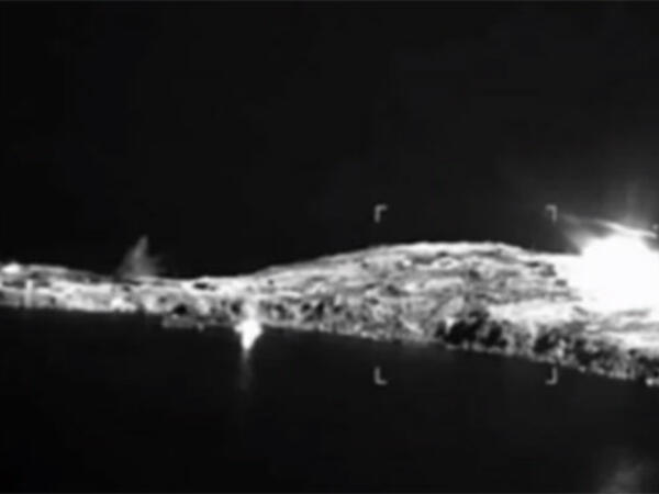 Rusiya İlan adasını fosfor bombaları ilə vurdu - VİDEO