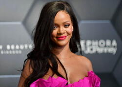 Rihannanın küçədən FOTOları yayıldı - tanınmaz halda